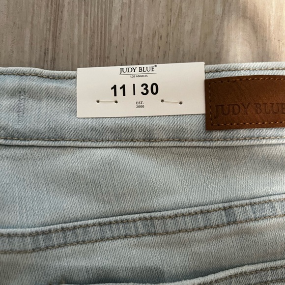 Judy Blue Light Blue Skinny Fit Capris - Picture 4 of 4